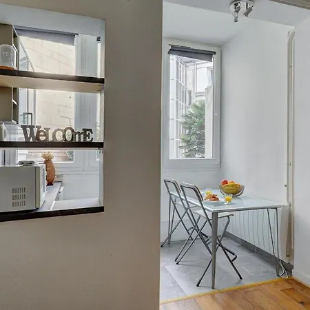 102- Beautiful Studio Near Champs Elysees * Paris