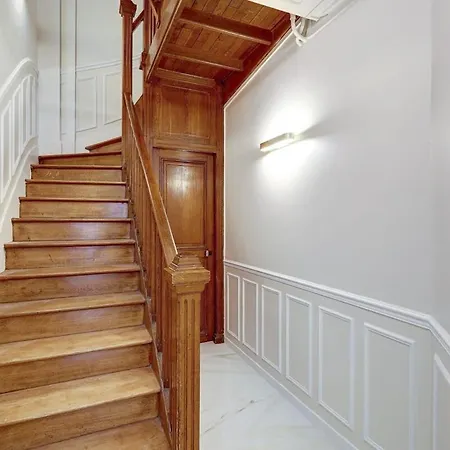 102- Beautiful Studio Near Champs Elysees Paris