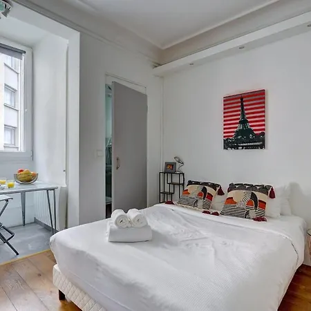 102- Beautiful Studio Near Champs Elysees Apartment
