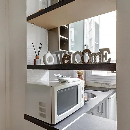 102- Beautiful Studio Near Champs Elysees *