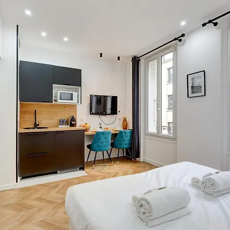 Appartement 102- Beautiful Studio Near Champs Elysees *